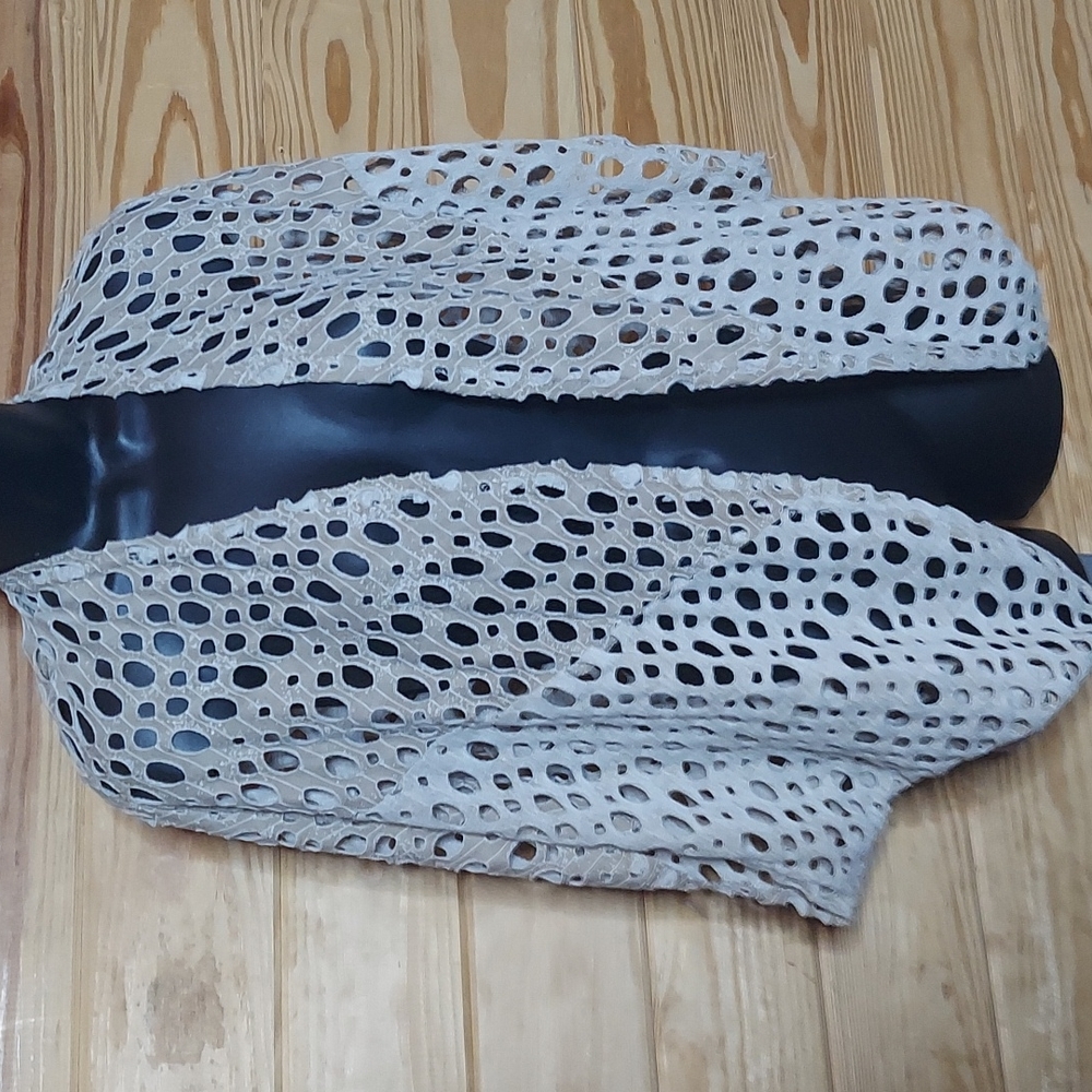 Yushi Short Sleeve Cardigan Size Medium